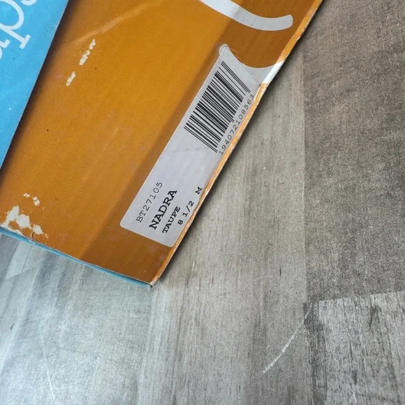 NEW Baretraps Women's 8.5 Floral Mesh Like Flats Rebound Technology - Picture 2 of 7